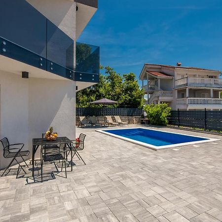Apartments Villa "Aurea" With Pool Крк Екстер'єр фото