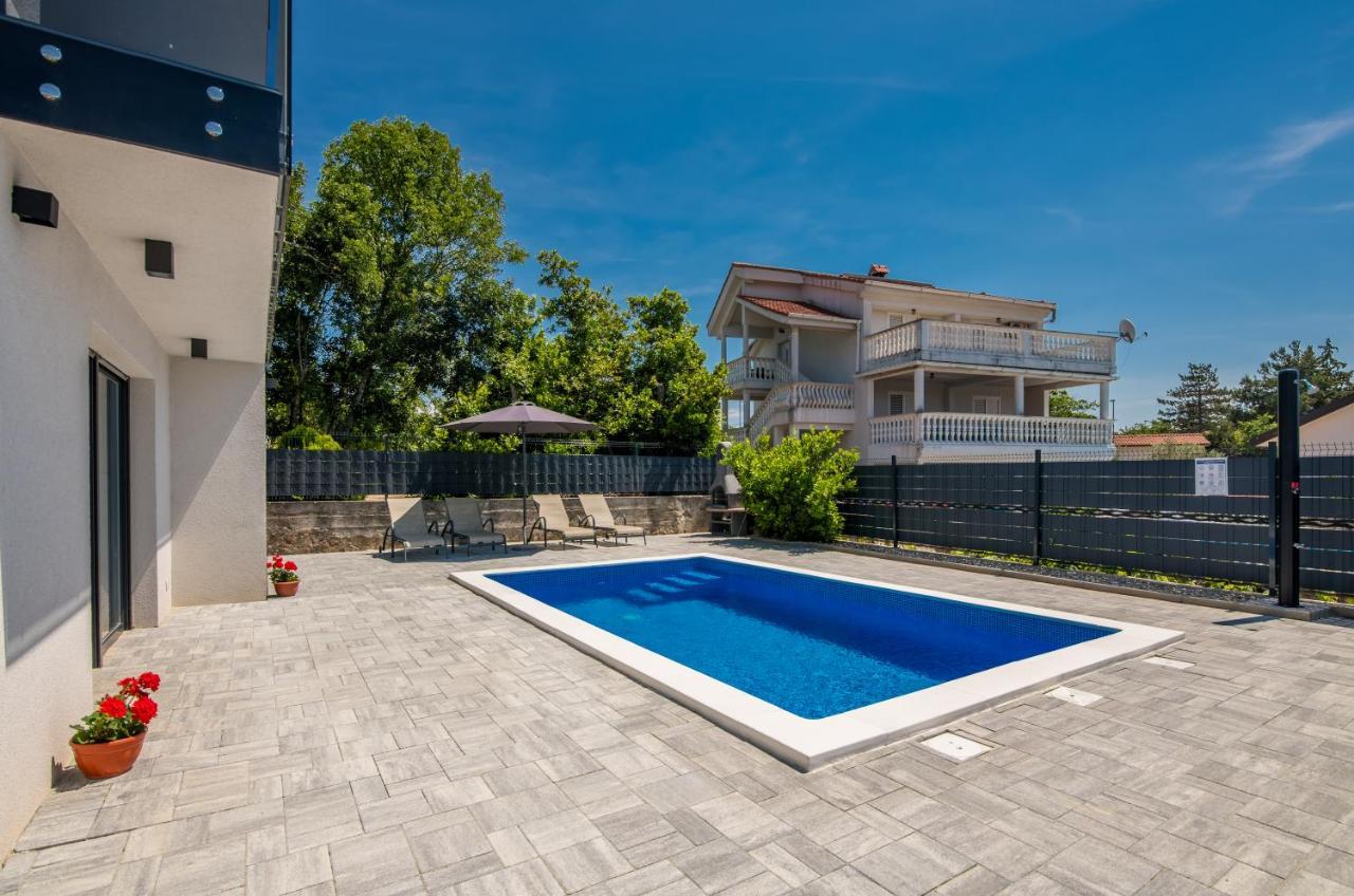 Apartments Villa "Aurea" With Pool Крк Екстер'єр фото