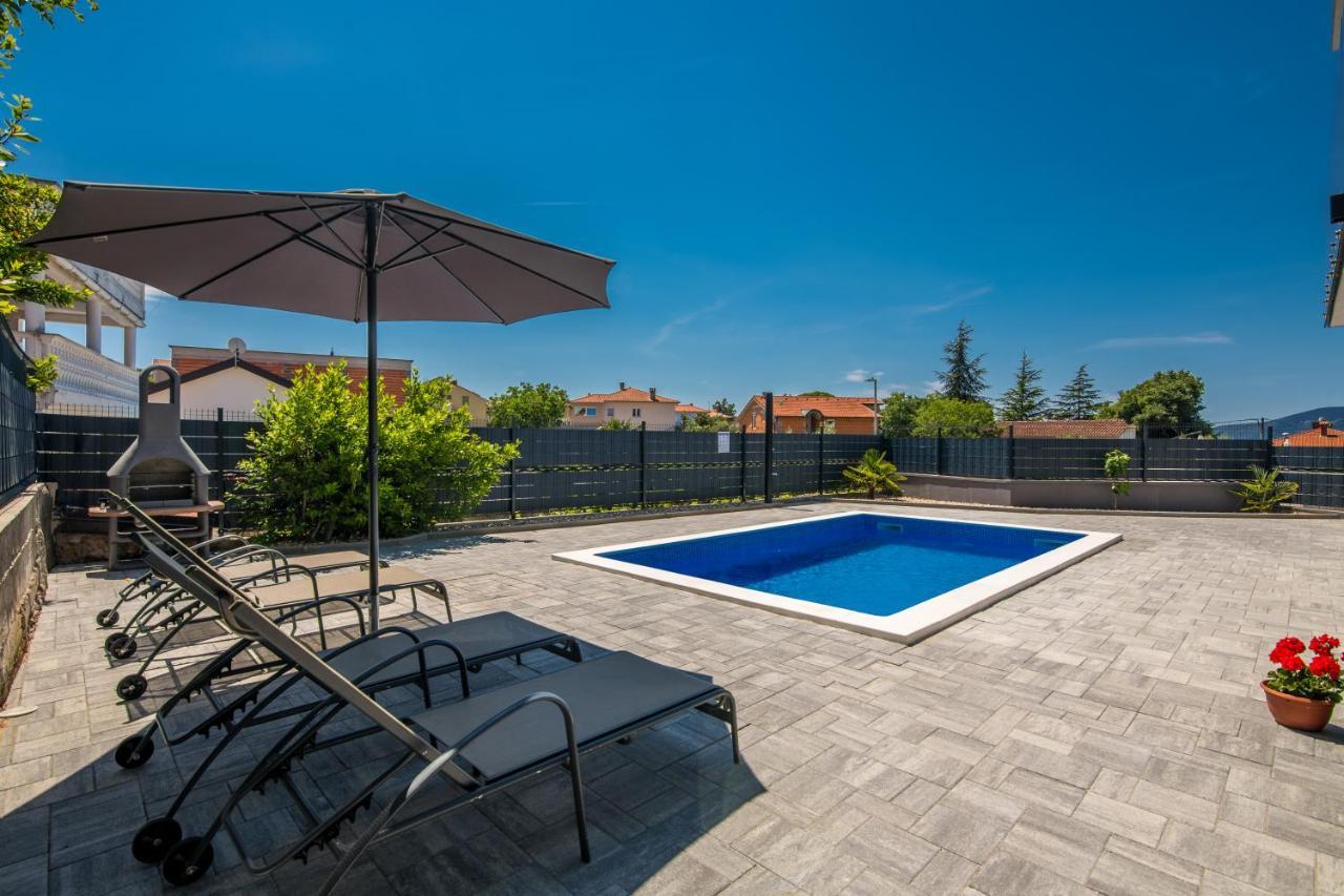 Apartments Villa "Aurea" With Pool Крк Екстер'єр фото