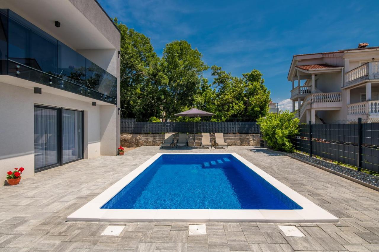 Apartments Villa "Aurea" With Pool Крк Екстер'єр фото