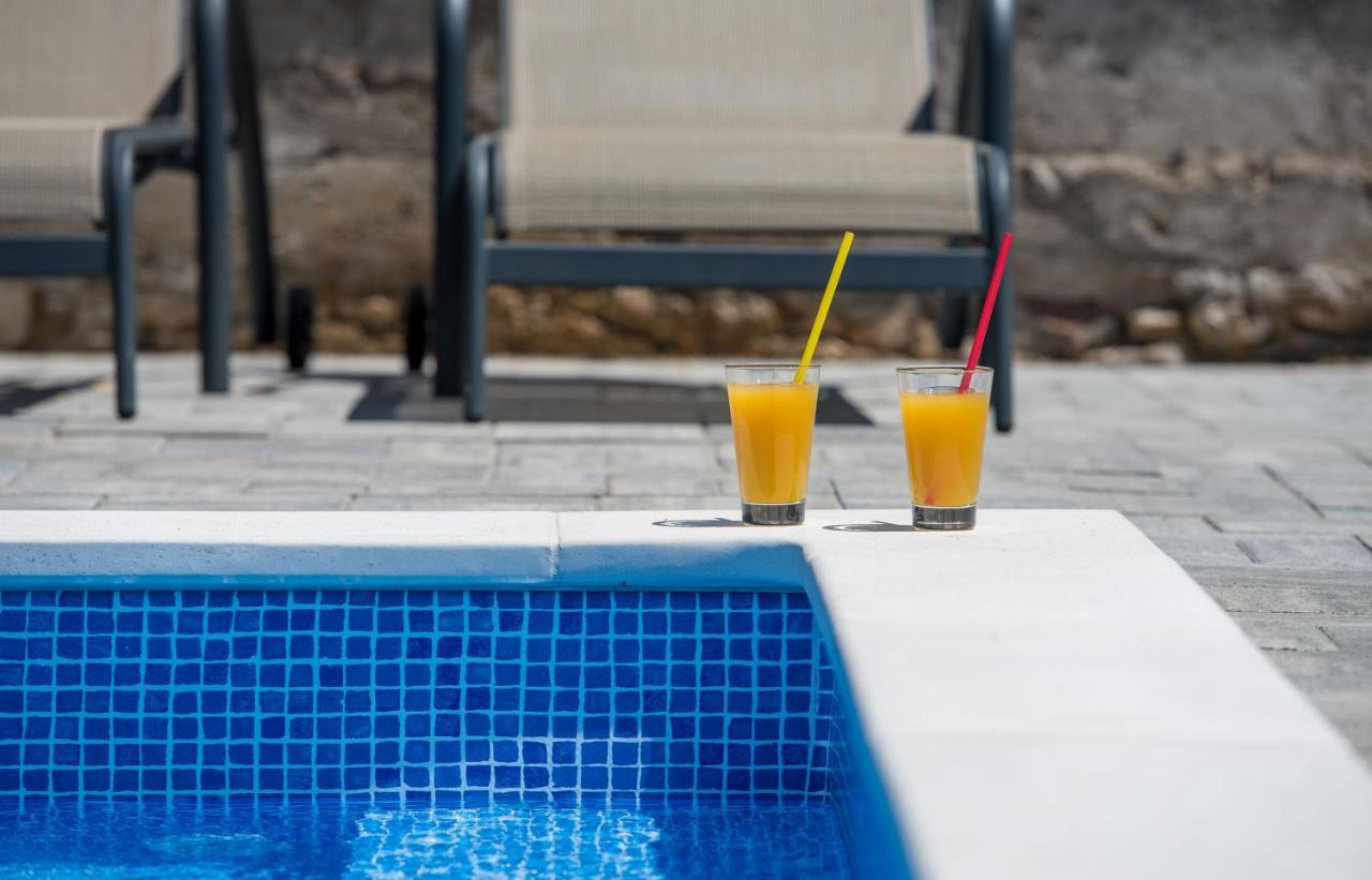 Apartments Villa "Aurea" With Pool Крк Екстер'єр фото