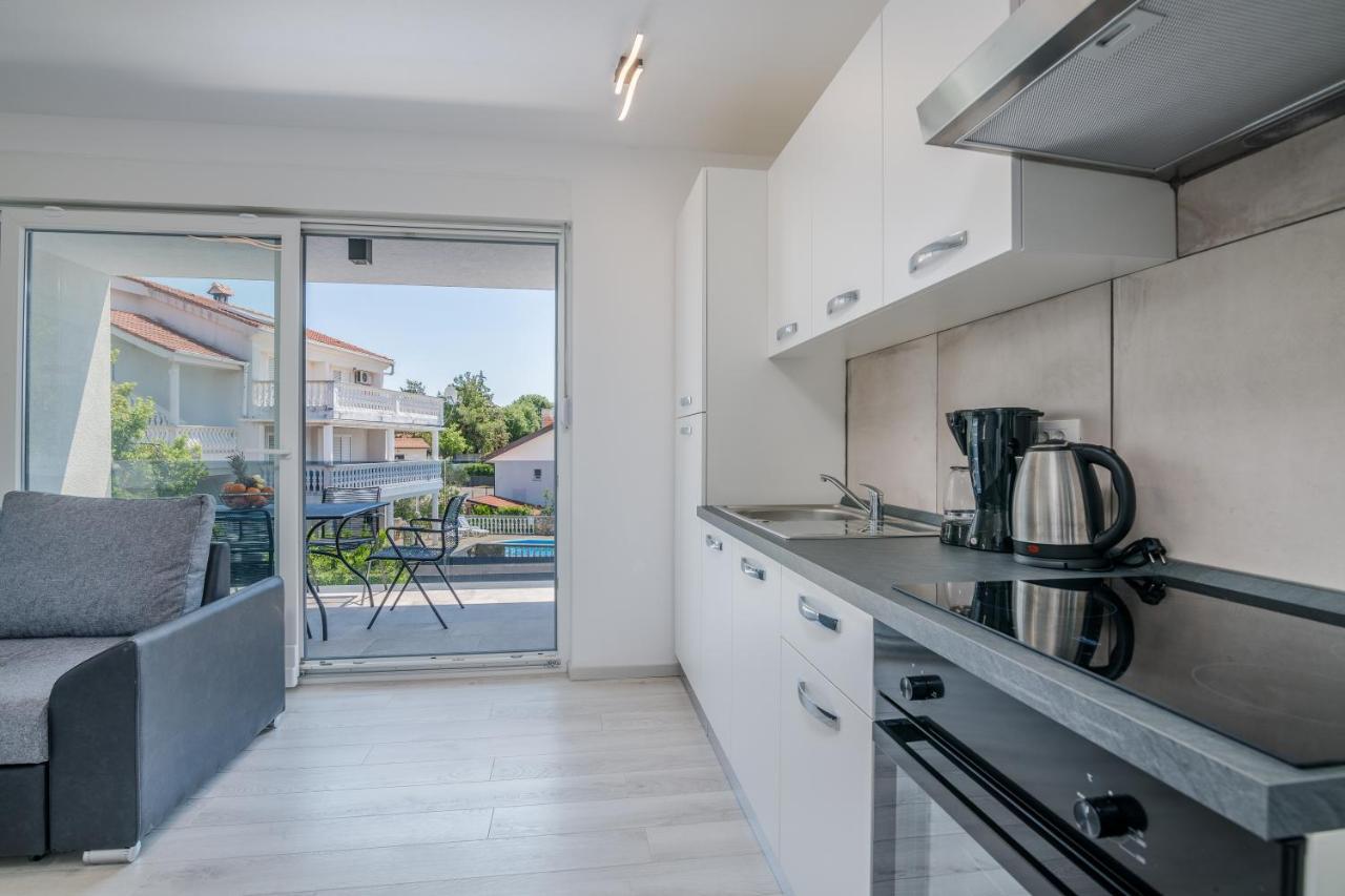Apartments Villa "Aurea" With Pool Крк Екстер'єр фото