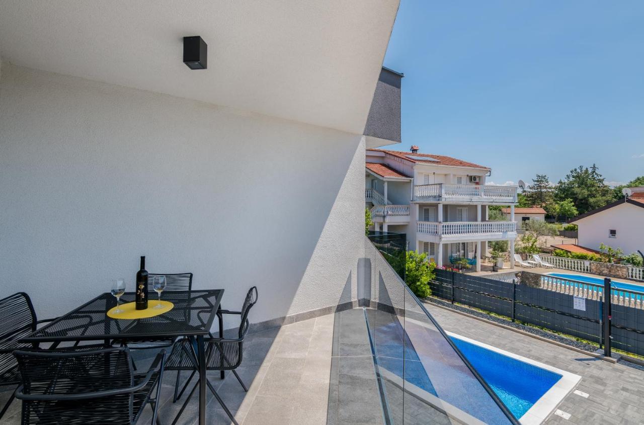 Apartments Villa "Aurea" With Pool Крк Екстер'єр фото