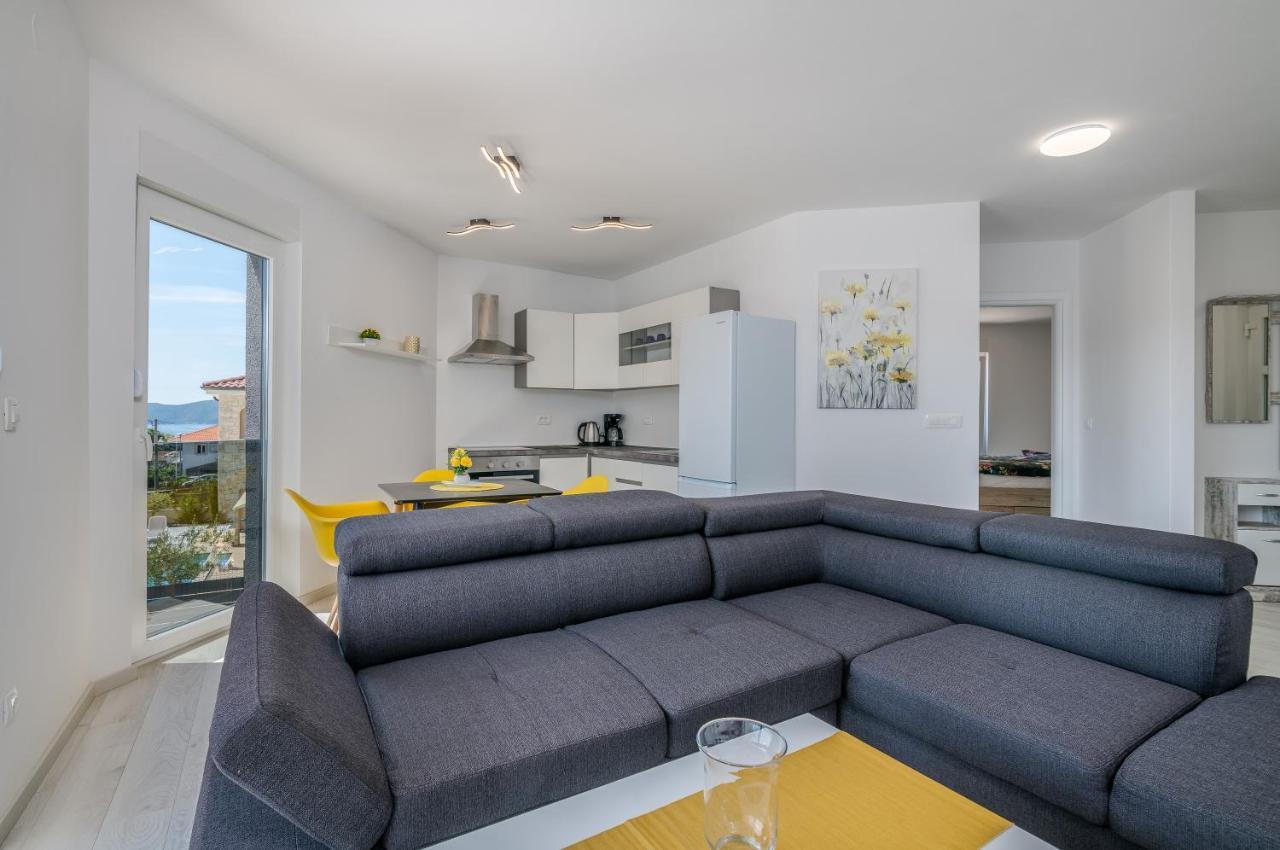 Apartments Villa "Aurea" With Pool Крк Екстер'єр фото