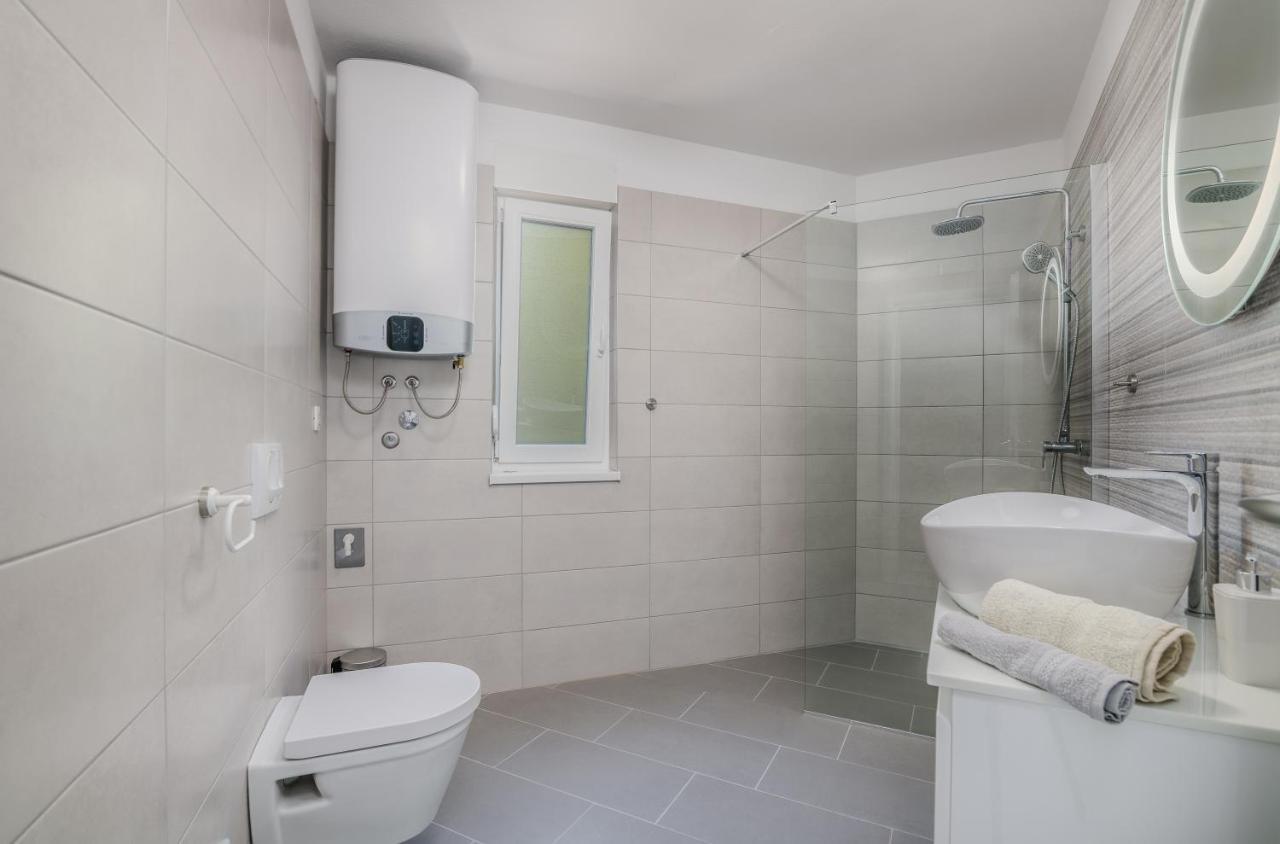 Apartments Villa "Aurea" With Pool Крк Екстер'єр фото