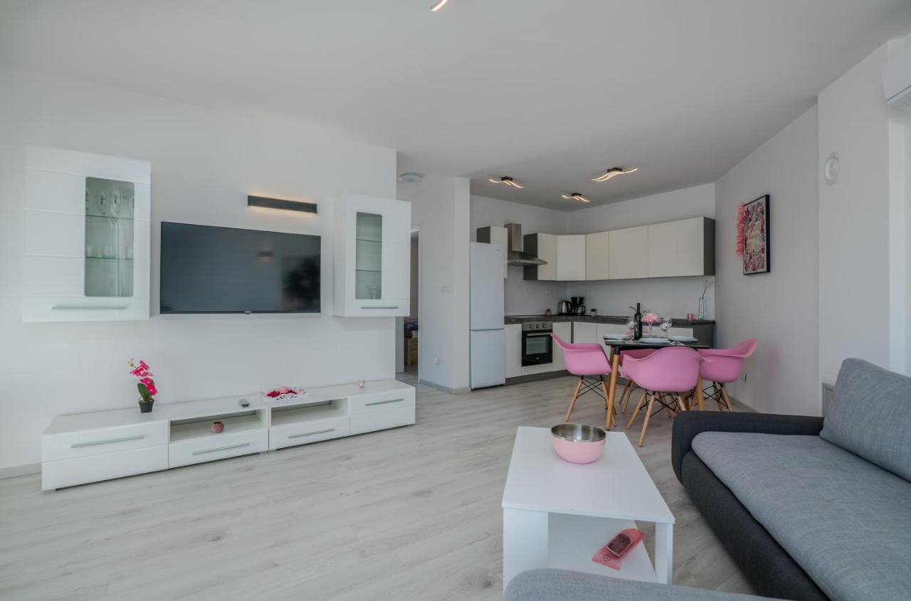 Apartments Villa "Aurea" With Pool Крк Екстер'єр фото