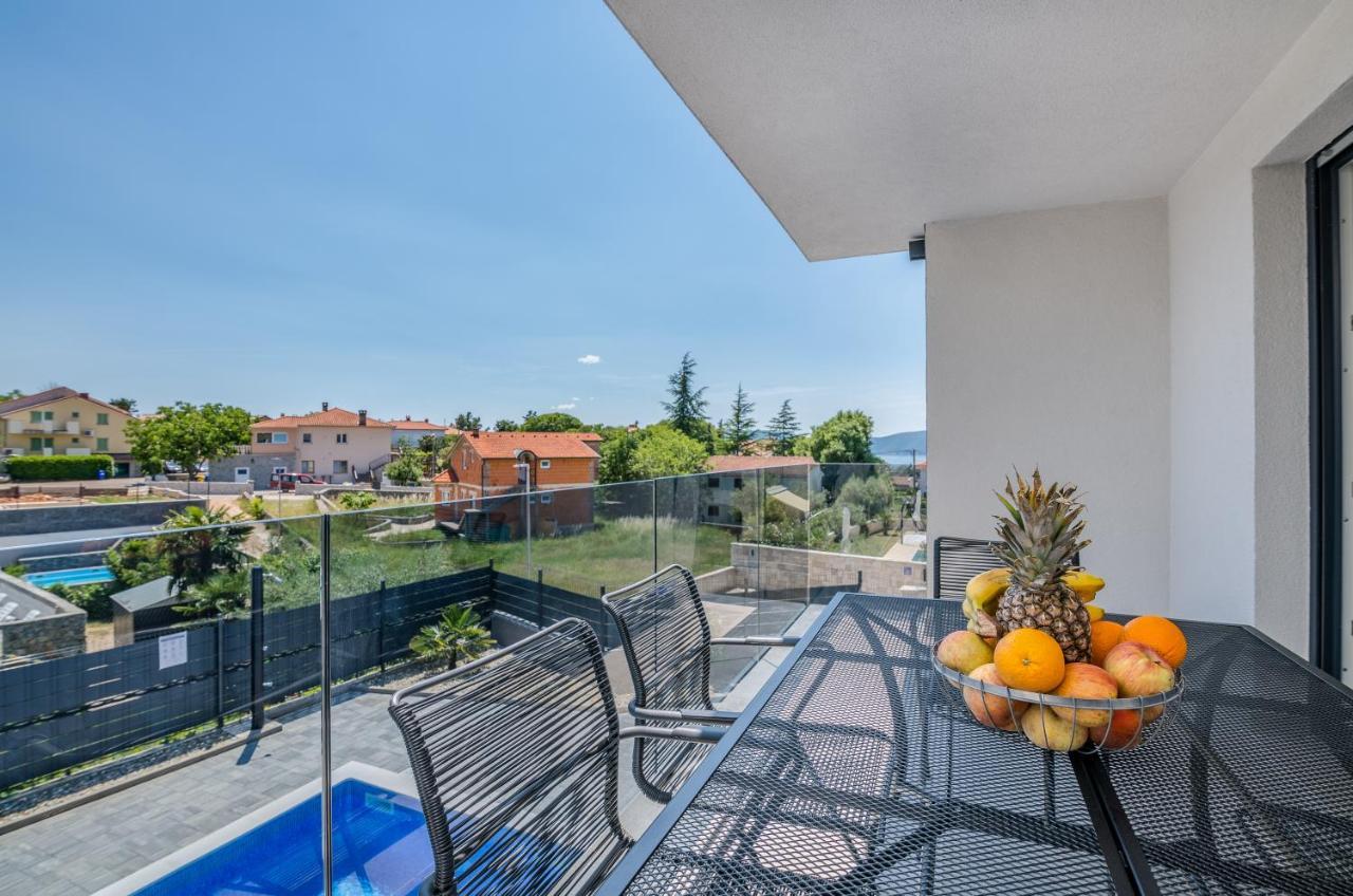 Apartments Villa "Aurea" With Pool Крк Екстер'єр фото