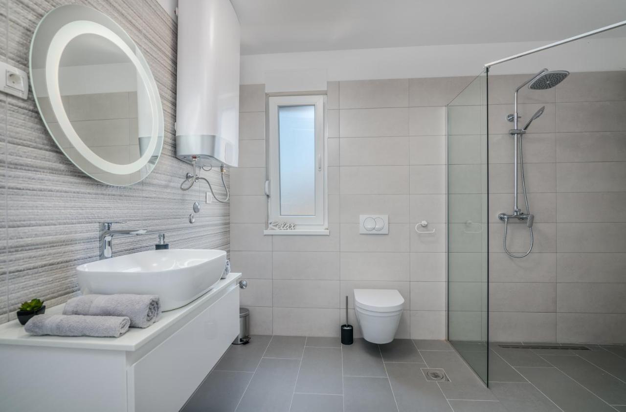 Apartments Villa "Aurea" With Pool Крк Екстер'єр фото