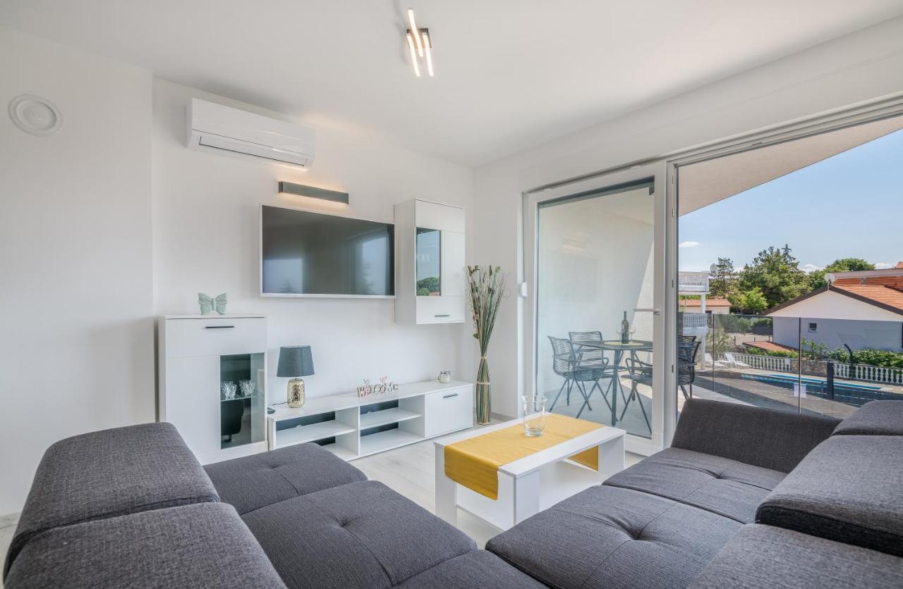 Apartments Villa "Aurea" With Pool Крк Екстер'єр фото