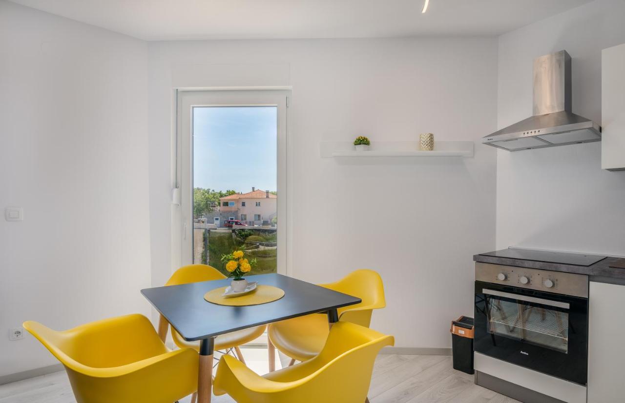 Apartments Villa "Aurea" With Pool Крк Екстер'єр фото